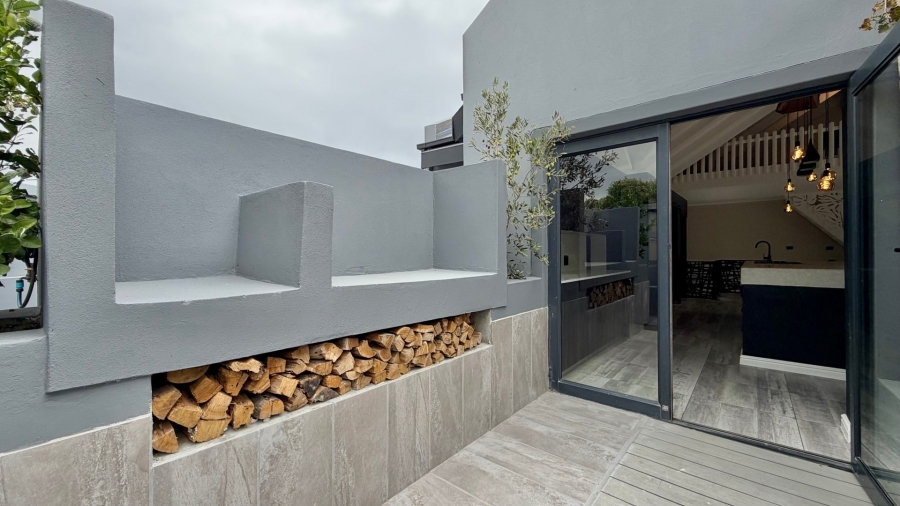 6 Bedroom Property for Sale in Fernwood Western Cape
